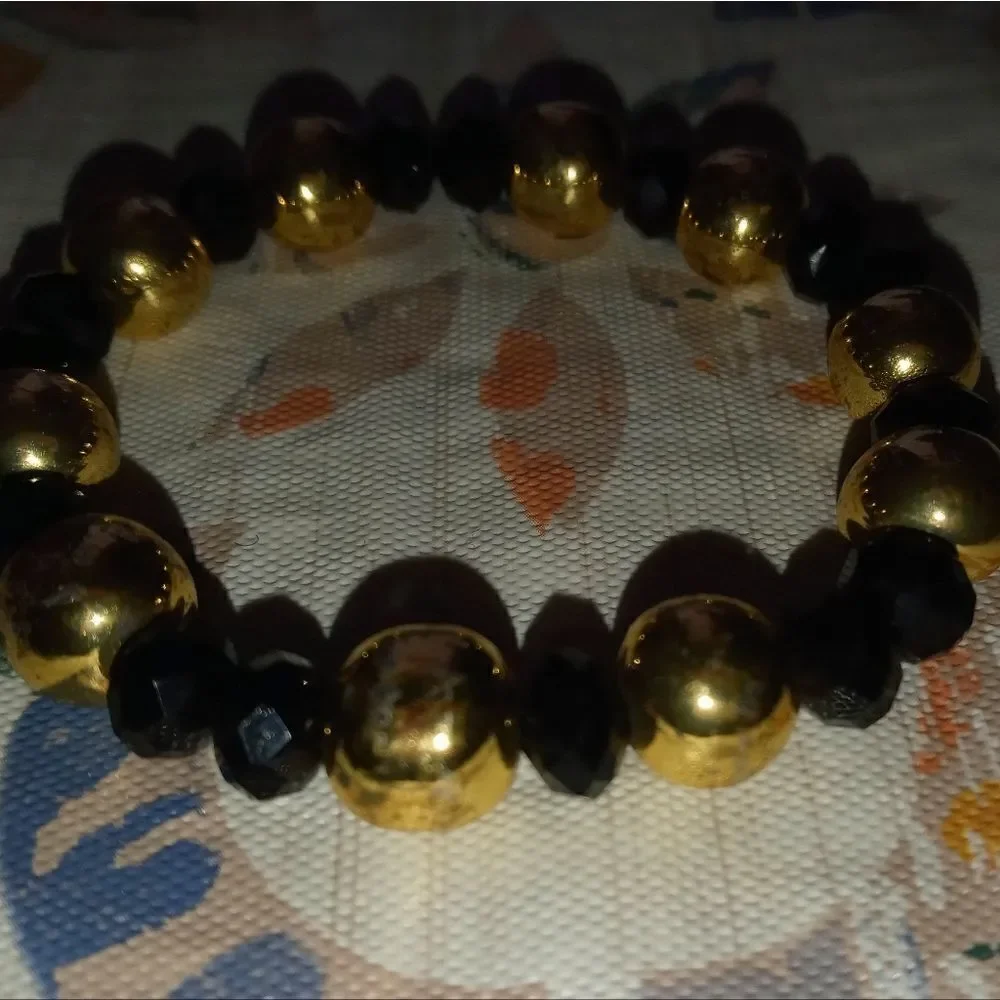 One gold&blk bracelet without charm
